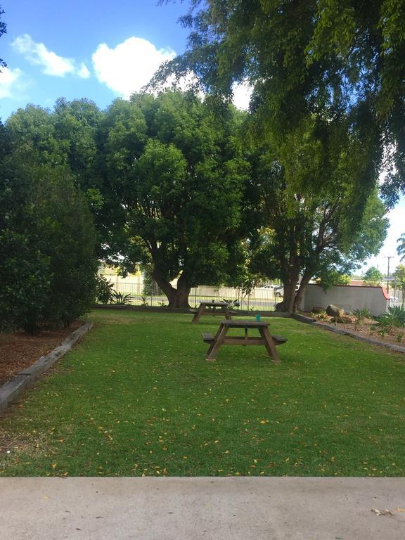 Bundaberg Spanish Motor Inn מראה חיצוני תמונה