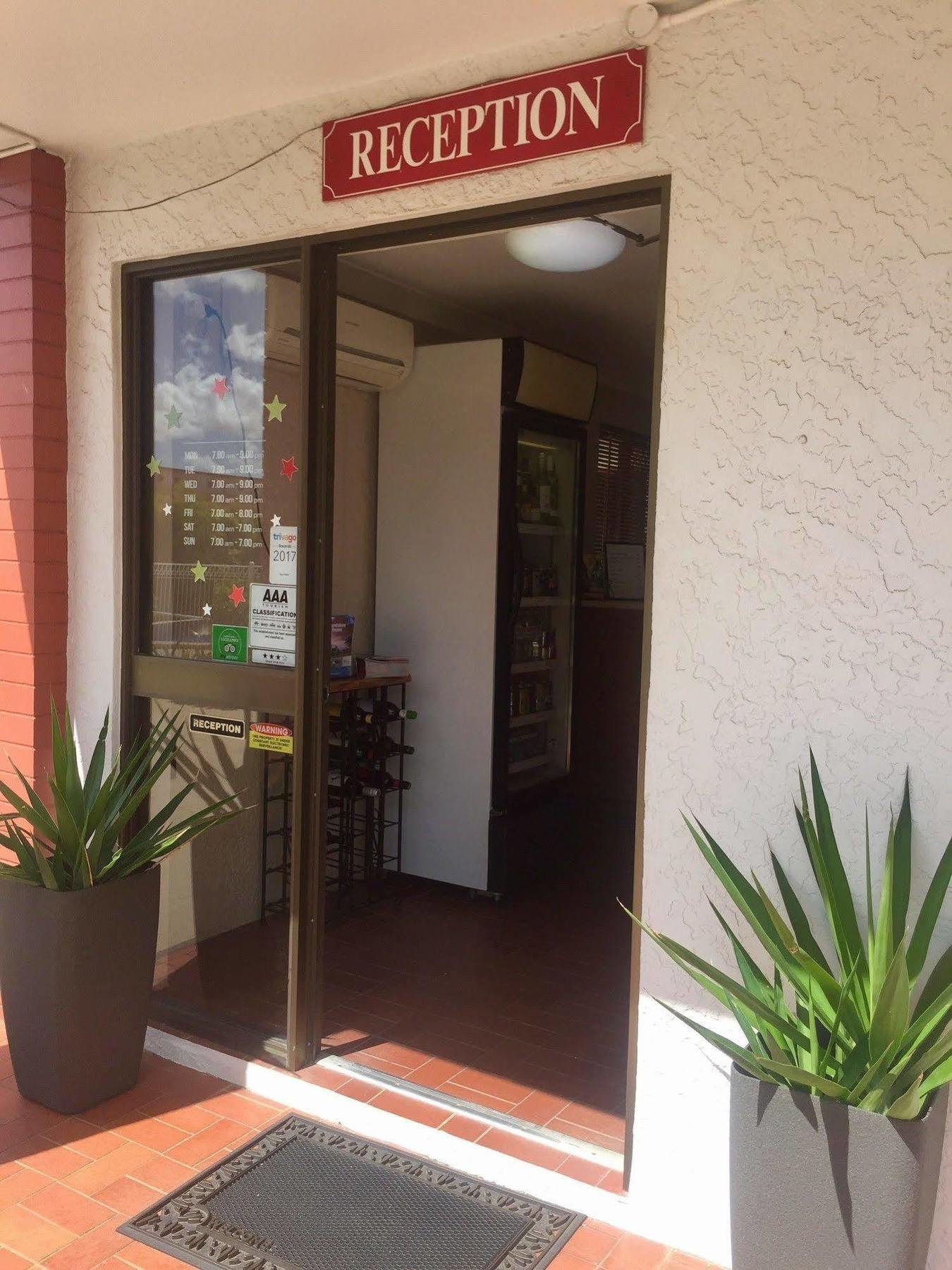 Bundaberg Spanish Motor Inn מראה חיצוני תמונה