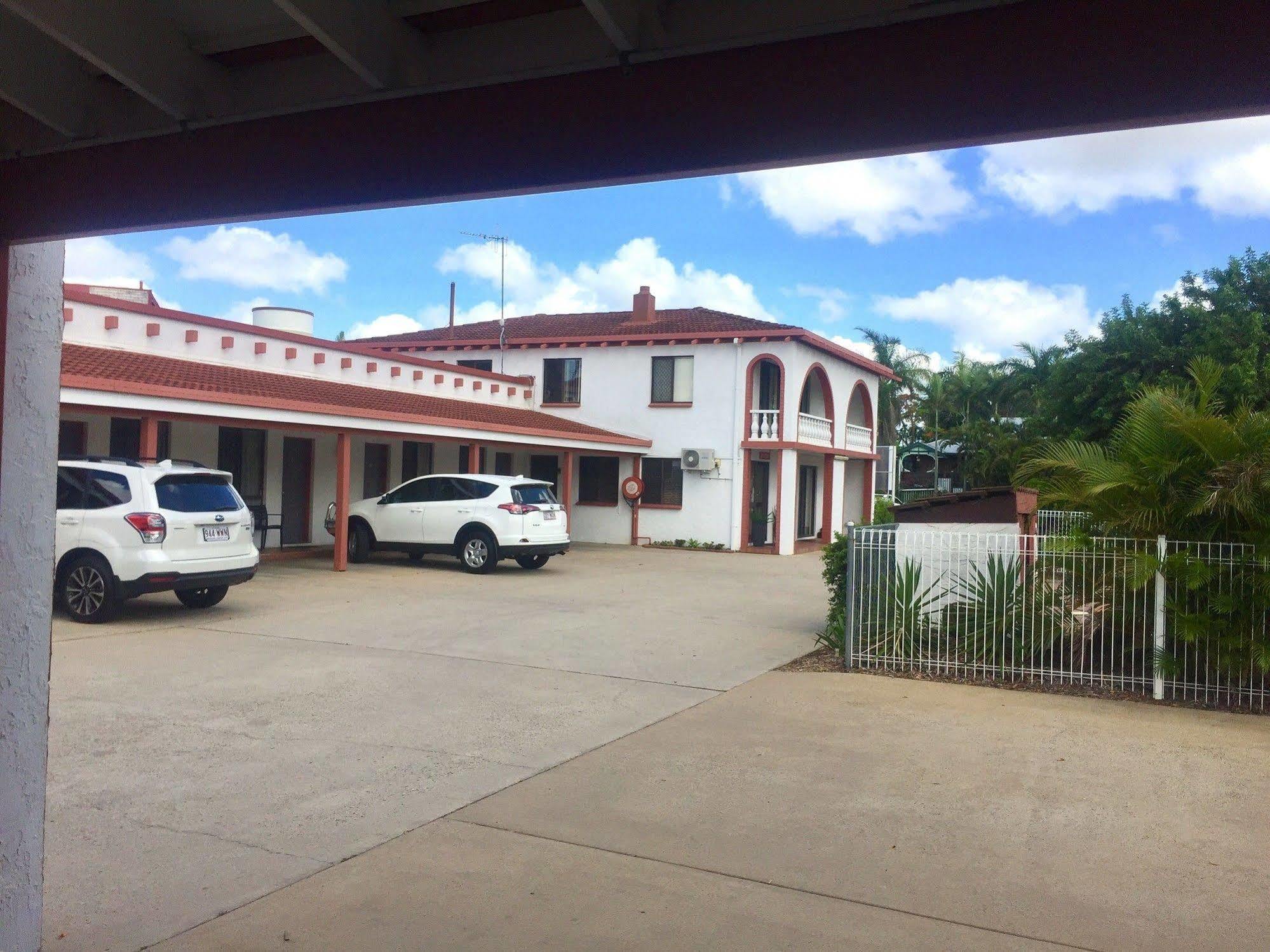 Bundaberg Spanish Motor Inn מראה חיצוני תמונה